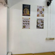 เครปบุฟเฟ่ต์ไส้ทะลักพับไม่ได้ สาขาสามชัย