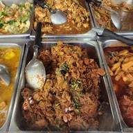 ข้าวแกงเก๋  ถนนไทรบุรี