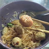 ก๋วยเตี๋ยวลูกชิ้นปลาคุณหมวย