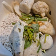 กิมง้วนลูกชิ้นปลา (MICHELIN Bib Gourmand) จอมทอง