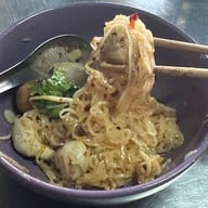 ก๋วยเตี๋ยวลูกชิ้นปลาคุณหมวย