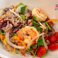 9 SALADs (นายน์สลัด) รามอินทรา กม7