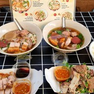 ซุปทอง ต้มเลือดหมู หนองหอย