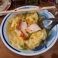 ปู๊ตี่บะหมี่เกี๊ยวกุ้ง หอศิลป์