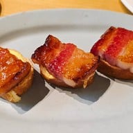 Pancake Velvet & Bacon (190 บาท+)