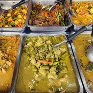 ข้าวแกงเก๋  ถนนไทรบุรี