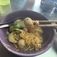 ก๋วยเตี๋ยวลูกชิ้นปลาคุณหมวย