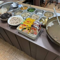 เครปบุฟเฟ่ต์ไส้ทะลักพับไม่ได้ สาขาสามชัย