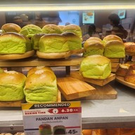 แซง-เอ-ตัวล เซ็นทรัลพลาซาแกรนด์พระราม 9 ชั้นบี