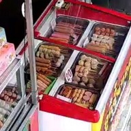 ร้านลูกชิ้นทอด ปลาระเบิด ลูกชิ้นปิ้ง  หมึกย่าง แยกสวนสยาม