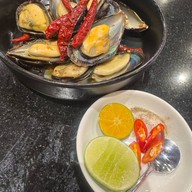 Yuenan เซ็นทรัล ปิ่นเกล้า