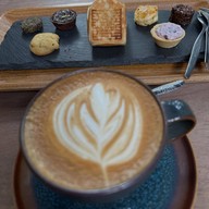 คาเฟ่โรงบ่ม เก๊าไม้ล้านนา สันป่าตอง