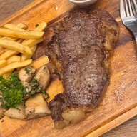 ร้านฉลอง Chalong Eatery