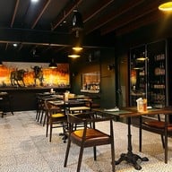 Four Dining Grill&Bar .