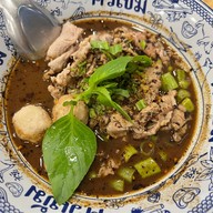 เมนูของร้าน ก๋วยเตี๋ยวเรือคั่วเข้ม ฉะเชิงเทรา