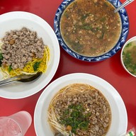 ลุงอ้วน ก๋วยเตี๋ยวต้มยำมะนาว ข้าวมันไก่ สาขา เทศบาล 4