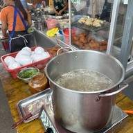 ลุงอ้วน ก๋วยเตี๋ยวต้มยำมะนาว ข้าวมันไก่ สาขา เทศบาล 4