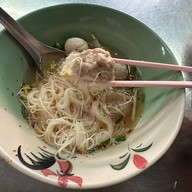 เจ๊เพ็ญ ก๋วยเตี๋ยวจีนแคะ หมูตุ๋น สูตรอาโผ่