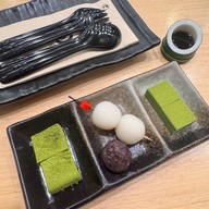 Kyo Roll En เซ็นทรัลปิ่นเกล้า