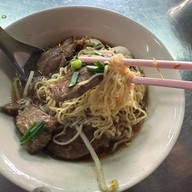 เจ๊เพ็ญ ก๋วยเตี๋ยวจีนแคะ หมูตุ๋น สูตรอาโผ่