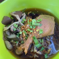 เมนูของร้าน ก๋วยเตี๋ยวเป็ดแยกลำผักชี