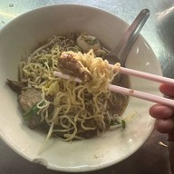 เจ๊เพ็ญ ก๋วยเตี๋ยวจีนแคะ หมูตุ๋น สูตรอาโผ่