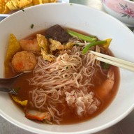 บะหมี่เกี๊ยวกุ้งธนพร