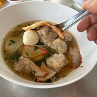 บะหมี่เกี๊ยวกุ้งธนพร