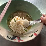 เจ๊เพ็ญ ก๋วยเตี๋ยวจีนแคะ หมูตุ๋น สูตรอาโผ่