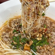 ลุงอ้วน ก๋วยเตี๋ยวต้มยำมะนาว ข้าวมันไก่ สาขา เทศบาล 4