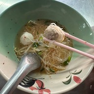เจ๊เพ็ญ ก๋วยเตี๋ยวจีนแคะ หมูตุ๋น สูตรอาโผ่