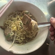 เจ๊เพ็ญ ก๋วยเตี๋ยวจีนแคะ หมูตุ๋น สูตรอาโผ่