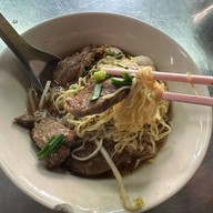 เจ๊เพ็ญ ก๋วยเตี๋ยวจีนแคะ หมูตุ๋น สูตรอาโผ่