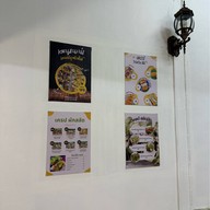 เครปบุฟเฟ่ต์ไส้ทะลักพับไม่ได้ สาขาสามชัย