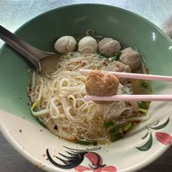 เจ๊เพ็ญ ก๋วยเตี๋ยวจีนแคะ หมูตุ๋น สูตรอาโผ่