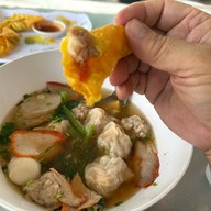 บะหมี่เกี๊ยวกุ้งธนพร