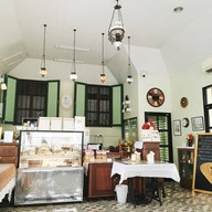 บรรยากาศ Madame Eclair Patisserie