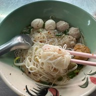 เจ๊เพ็ญ ก๋วยเตี๋ยวจีนแคะ หมูตุ๋น สูตรอาโผ่