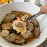 บะหมี่เกี๊ยวกุ้งธนพร