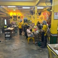 คุณจี๊ดยอดผัก ตลาดใหญ่