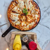 เมนูของร้าน บ้านหมี กระเพรา ข้าวผัด ส้มตำ ตำเส้นเล็ก พิซซ่า พระราม 5