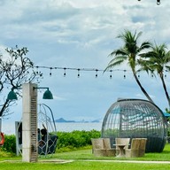 Luna Lanai Bar & Restaurant