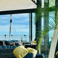 Luna Lanai Bar & Restaurant