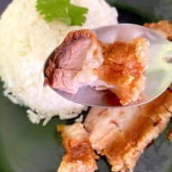 เทพนคร ขัาวมันไก่  เกาเหลาเลือดหมู