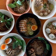 ก๋วยเตี๋ยว ป่าในกรุง (อาหารไทยโบราณ อีสาน ปลากระพงทอดน้ำปลา  ปลาเนื้ออ่อน  ปลาคัง ปลาแม่น้ำ)