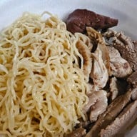 เมนูของร้าน ก๋วยเตี๋ยวเป็ดหม้อ สะพานเหลือง สาขา 1