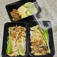 เมนูของร้าน กระเพรา ผัดไทย ข้าวผัดปู @พระโขนง พระโขนง