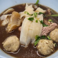 เมนูของร้าน นายวาล ก๋วยเตี๋ยวหมูตุ๋น เนื้อตุ๋น ข้าวมันไก่ สะพานควาย