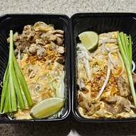 เมนูของร้าน กระเพรา ผัดไทย ข้าวผัดปู @พระโขนง พระโขนง