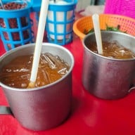 เมนูของร้าน ก๋วยเตี๋ยวเนื้อ-หมูลุงดม ตลาดปากน้ำ